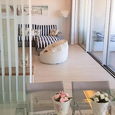 Avenida Dos Banhos Apartment *